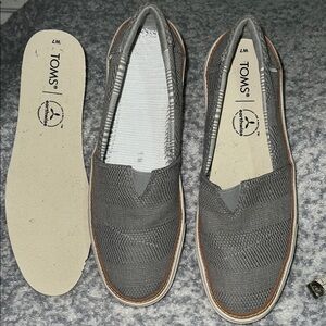 TOMS Parker Slip-On Sneakers Women’s in the Drizzle Grey colorway size 7